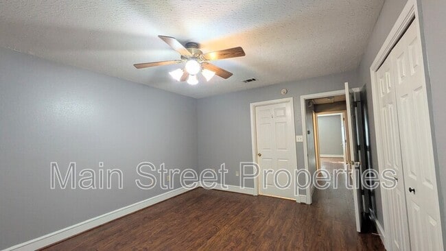 Building Photo - 912 Rentz Ave