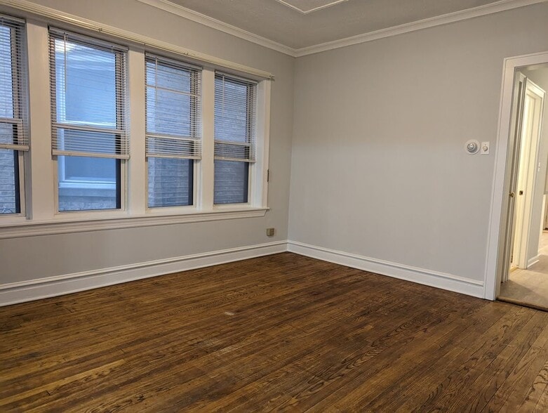 Building Photo - 5650 N Spaulding Ave