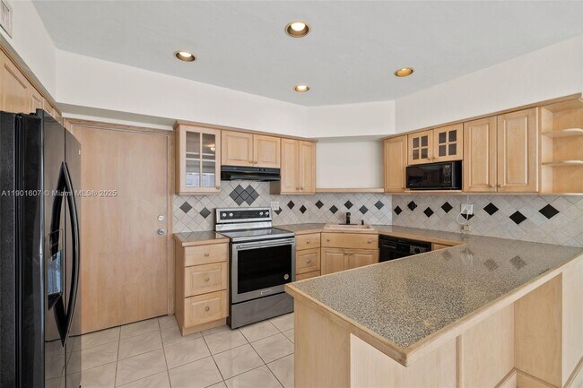 Building Photo - 1408 Brickell Bay Dr