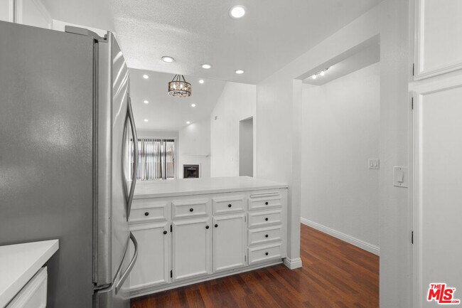 Building Photo - 3055 N Brea Blvd