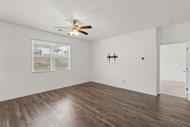 Building Photo - 166 Champlain Rd