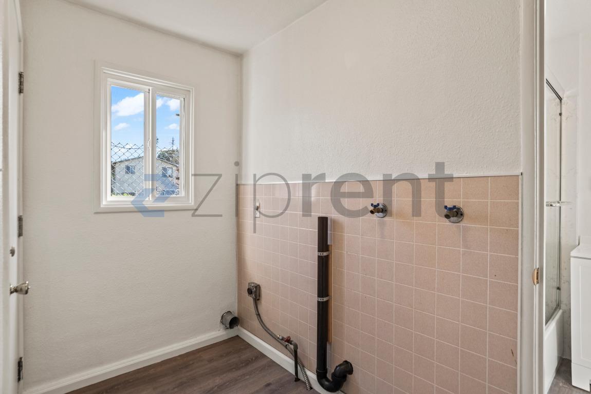 Building Photo - 683 Morva Ct