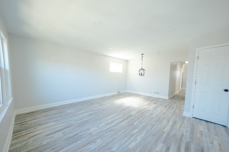 Building Photo - 2242 N Lavergne Ave