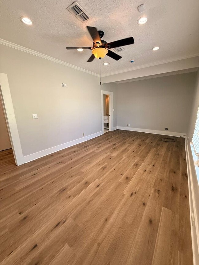 Building Photo - Fully Updated 3BR Home with Quartz Counters & Fenced Yard