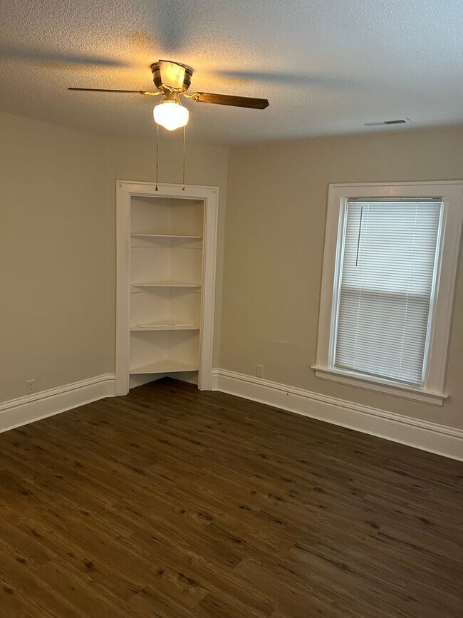 Building Photo - 511 N Penn Ave