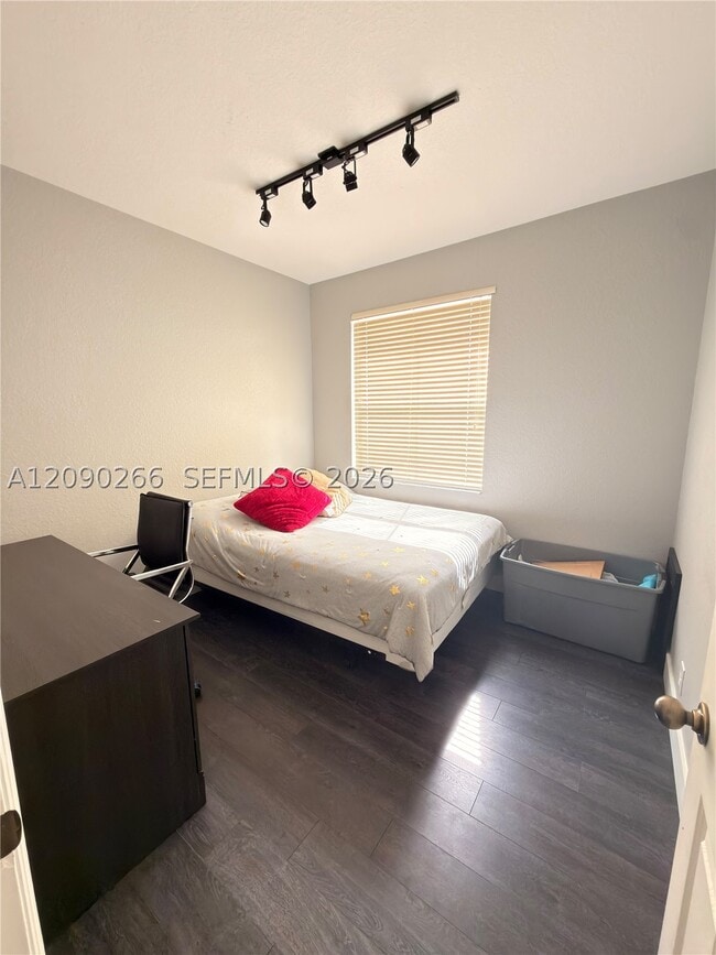 Building Photo - 5051 SW 35th Way