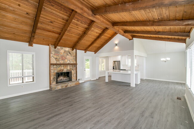 Building Photo - 3941 Kensington Dr