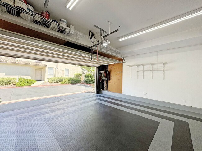 Building Photo - Your Next Home Awaits! Modern 4BR, 3BA Bea...
