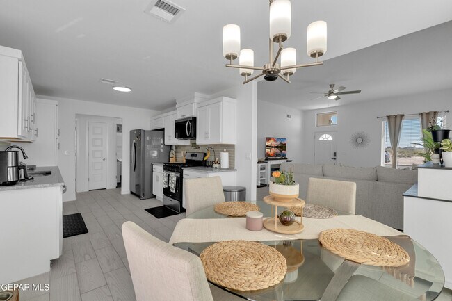 Building Photo - 805 P.º Tranquilo Pl