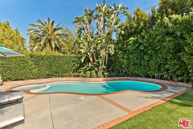 Building Photo - 1154 N Wetherly Dr