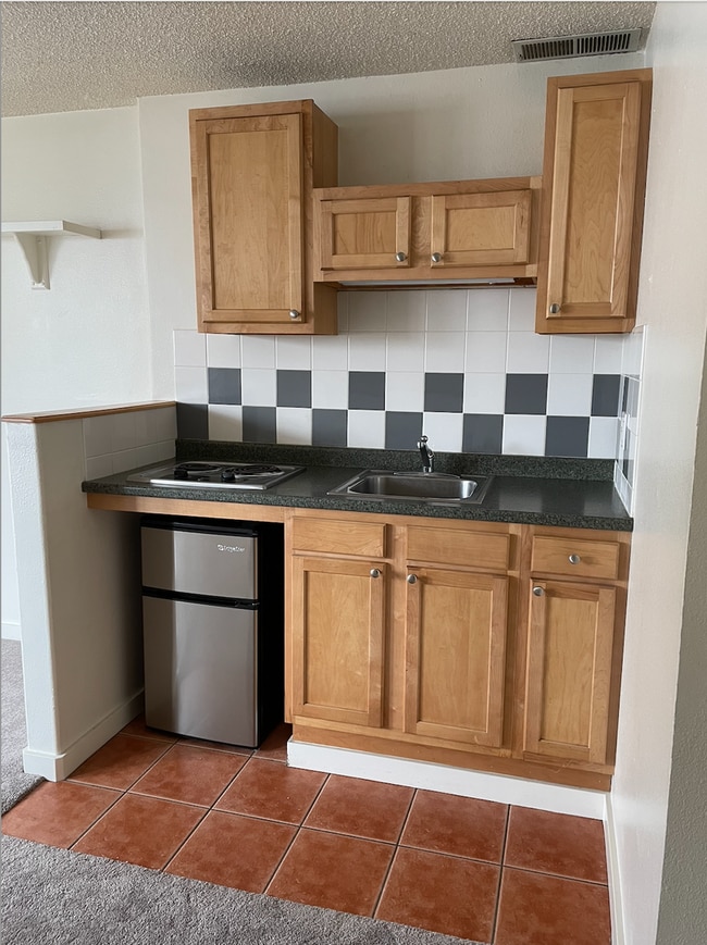 Building Photo - 2295 Goss Cir E