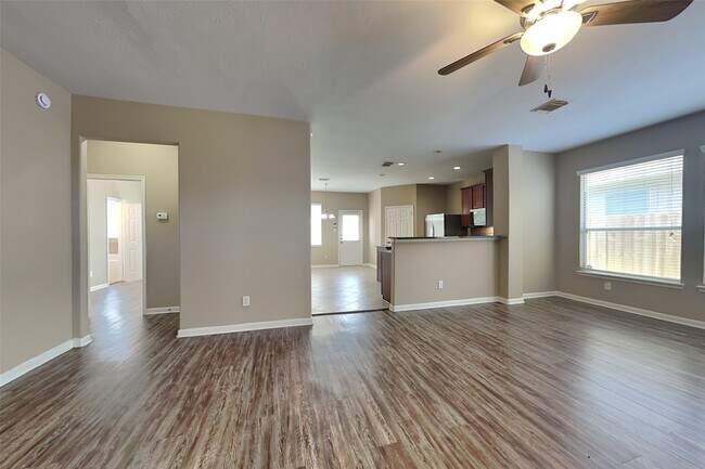 Building Photo - 7418 Jacobs Well Dr