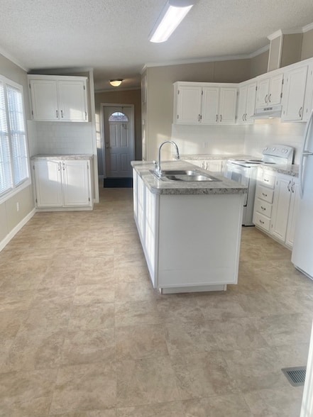 Building Photo - 119 Riverfield Dr