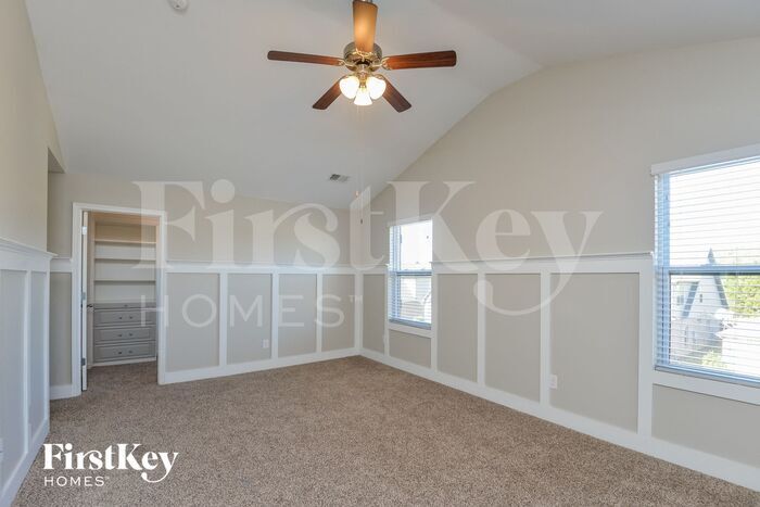 Building Photo - 387 W Park Dr