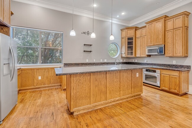 Building Photo - 1215 Rosedale St