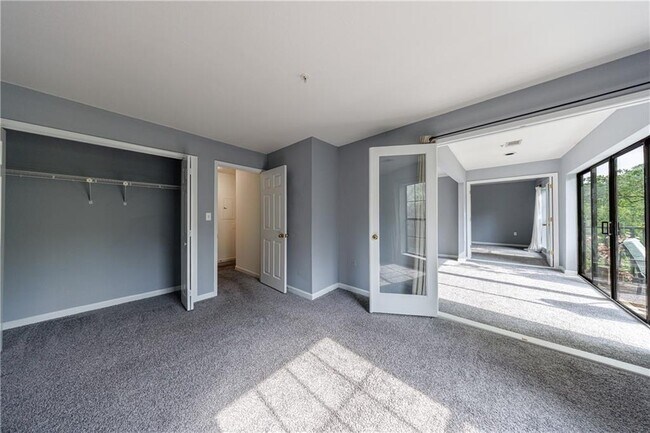 Building Photo - 27306 Plantation Dr NE