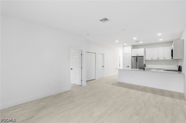 Building Photo - 2220 Kenneth Ave S