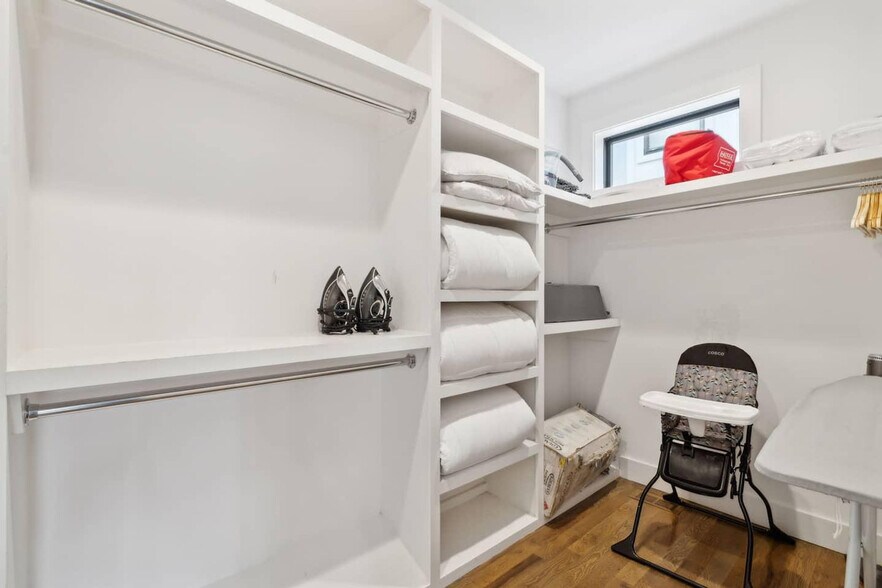 Building Photo - 425b 36th Ave N