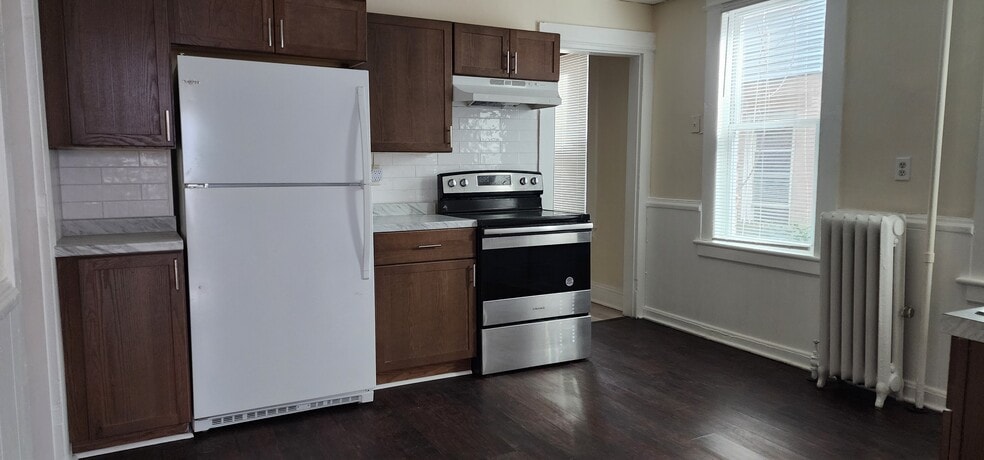 Building Photo - 2583 Main St