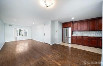 Building Photo - 22 Linden Ave