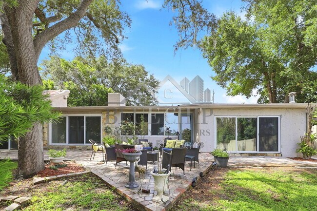 Building Photo - 6714 Nina Rosa Dr
