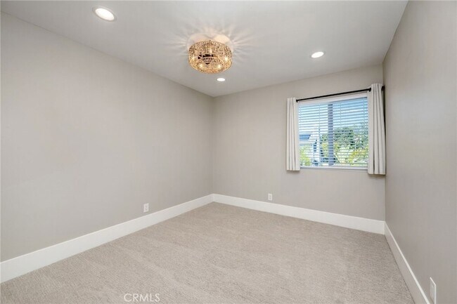 Building Photo - 33372 Breezy Pl