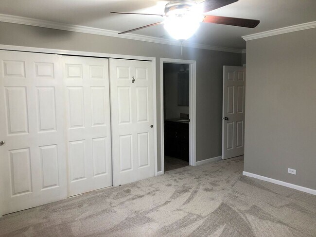 Building Photo - 448 Independence Ln