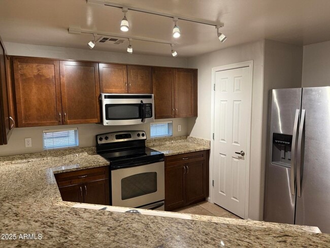 Building Photo - 1920 E Bell Rd