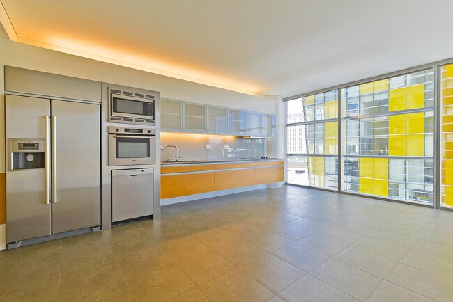 Building Photo - Veer Towers 1009W- Partial Strip Views fro...