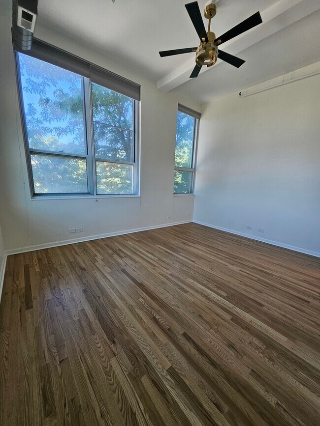 Building Photo - 809 N Racine Ave