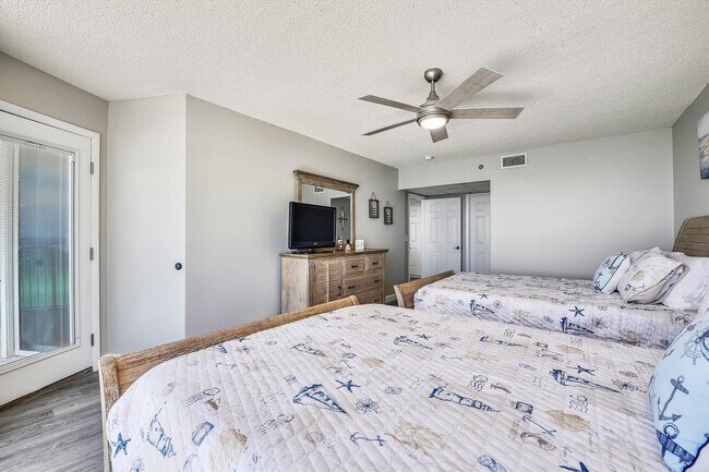 Building Photo - 10515 Front Beach Rd