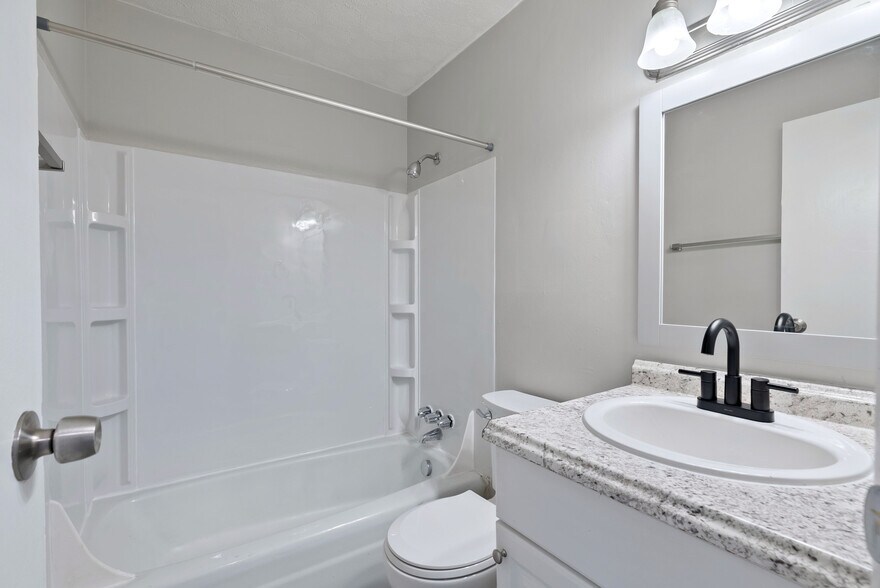 Building Photo - 3027-3029 Rotunda Ct S