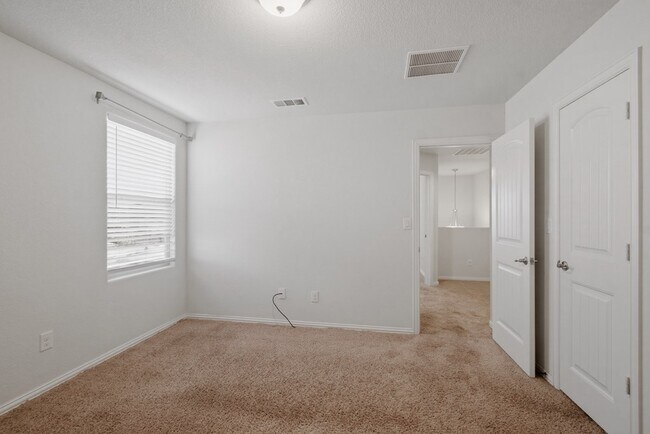 Building Photo - 6910 Kate Reed Dr
