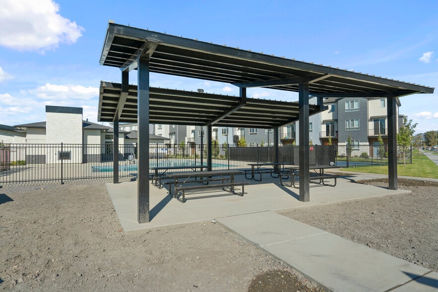 Building Photo - 529 S 1020 W