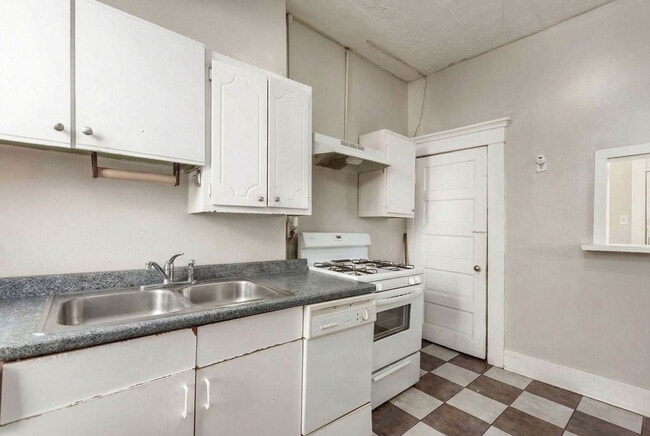 Building Photo - 204 Chittenden Ave