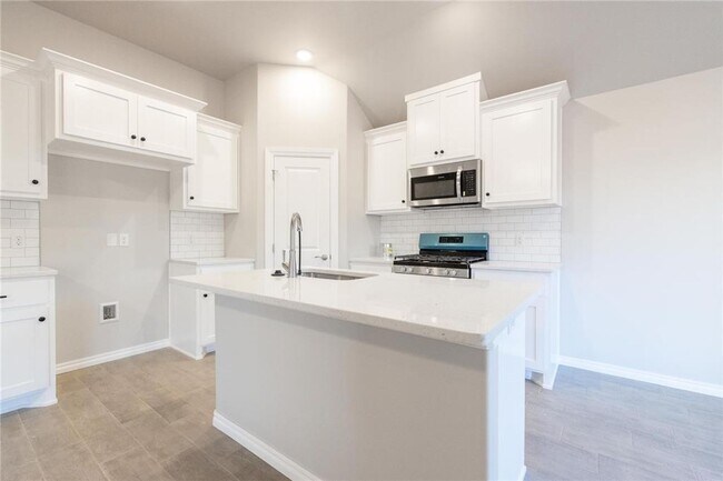 Building Photo - Luxury BRAND NEW 3 Bedroom 2 Bathroom Home...