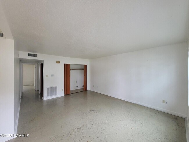 Building Photo - 910 Granger St