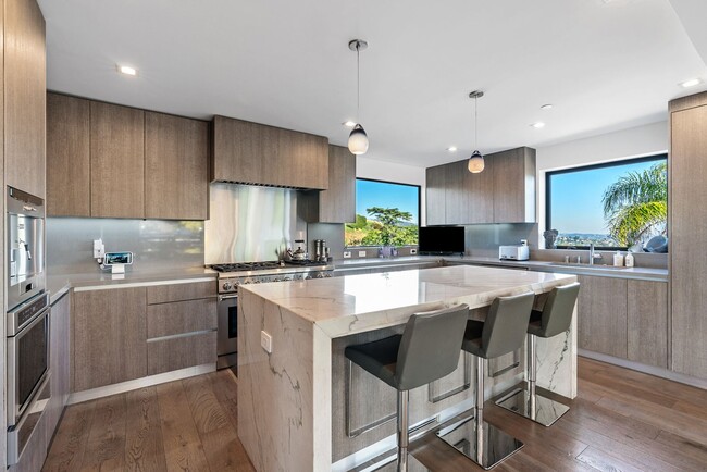 Building Photo - Prestigious Hollywood Hills Home for Rent