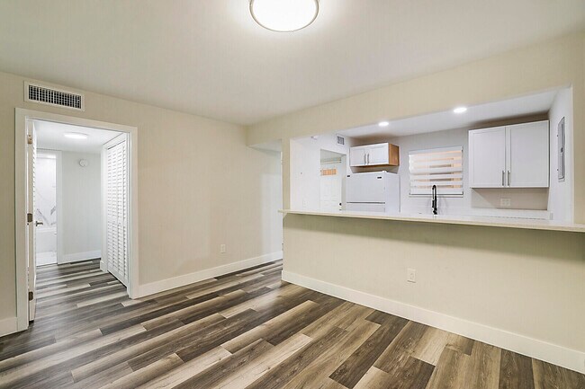 Building Photo - 1235 Mariposa Ave