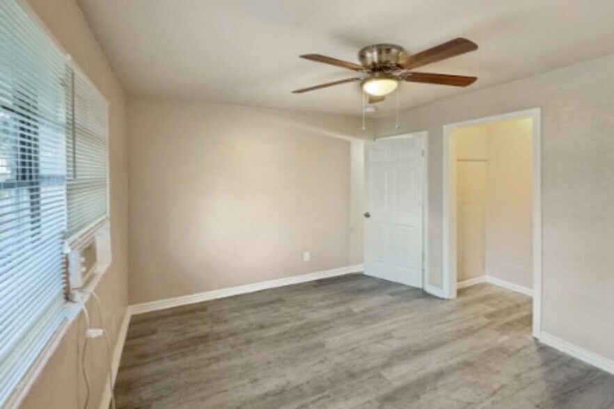 Building Photo - 5335 Burgundy St