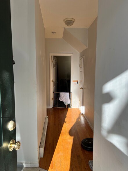 Building Photo - 27 Stonington St