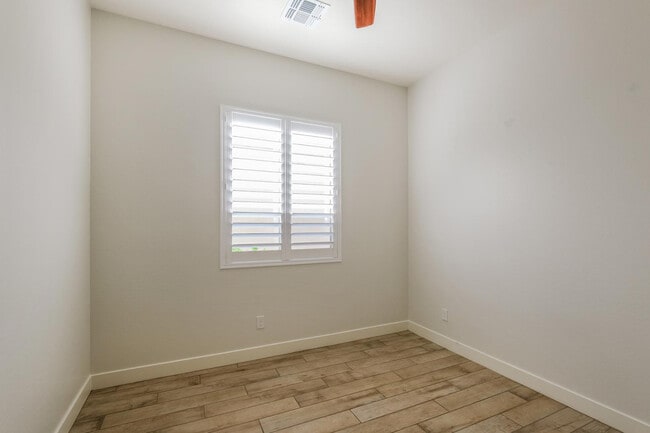 Building Photo - 20363 W Sells Dr