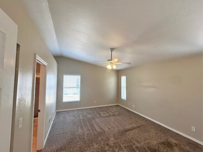 Building Photo - 1027 SW 9th Ct