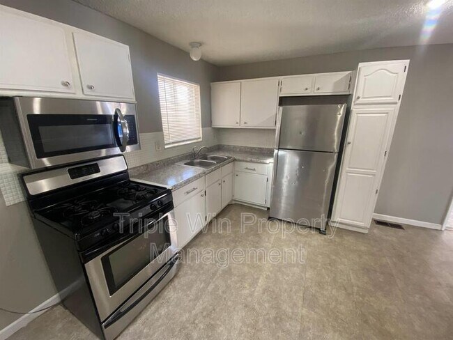 Building Photo - 14655 Fox Manor Dr