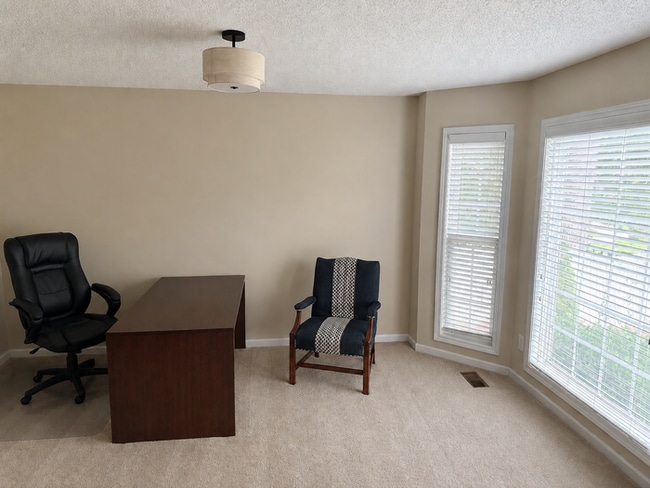 Building Photo - Furnished Mid Term rental
