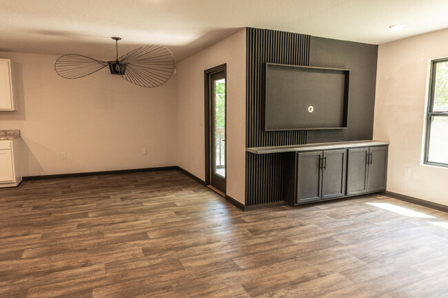 Building Photo - 3476 Sparco Dr