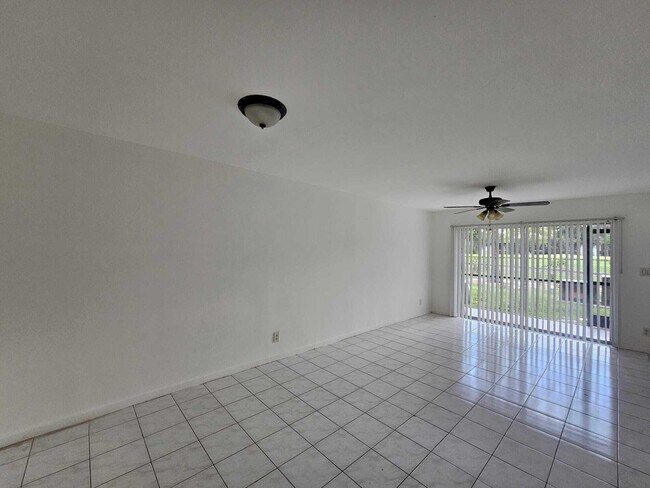 Building Photo - 8000 S Colony Cir