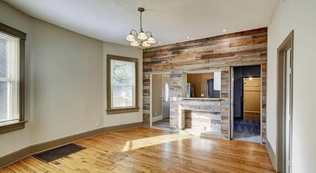 Building Photo - Must See 3 Bedroom Near Creighton!!