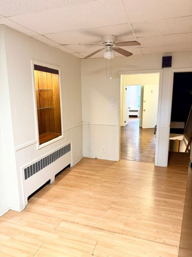 Building Photo - Convenient 1 Bedroom / 1 Bath First Floor Apartment