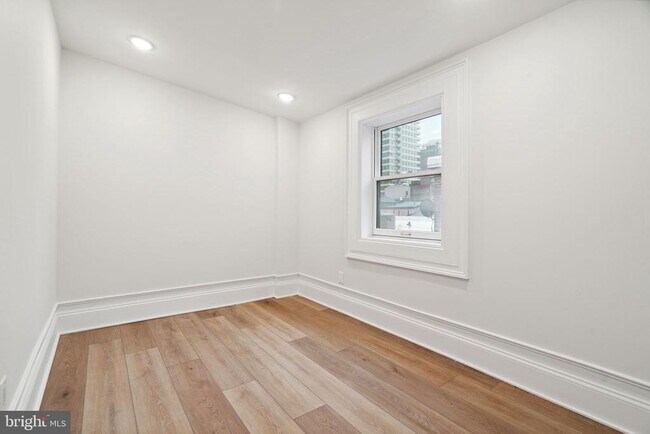 Building Photo - 1822 Chestnut St